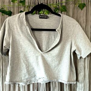 Grey cropped teeshirt